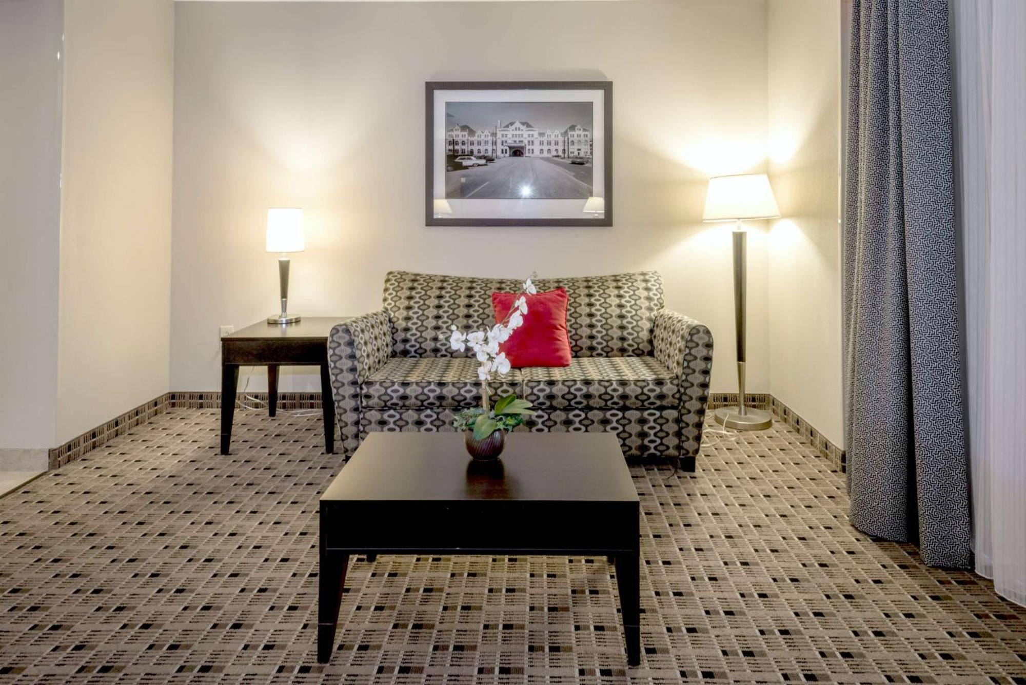 Hampton Inn & Suites Montgomery-Downtown Dış mekan fotoğraf